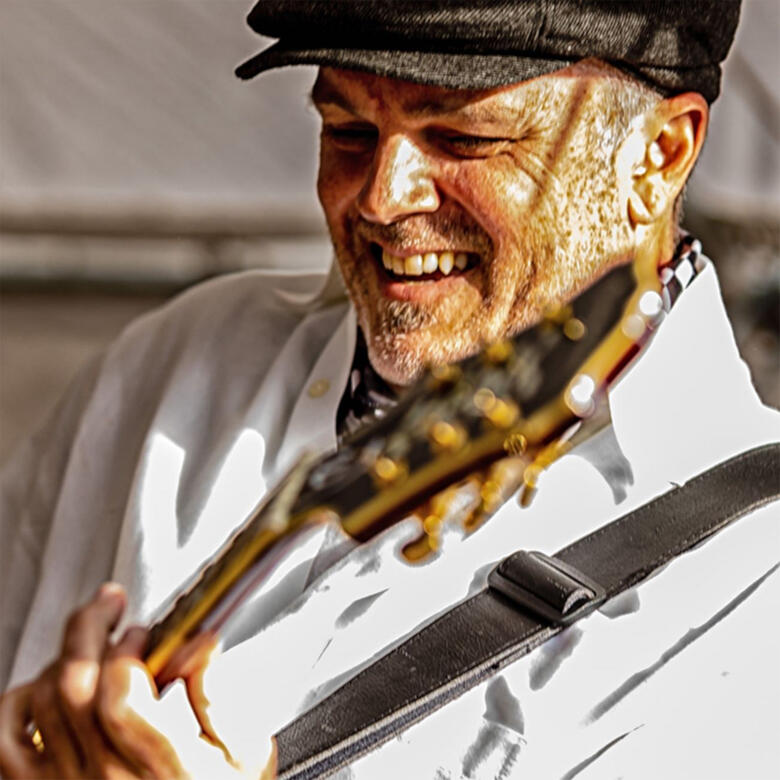 Vinnie Sullivan - Guitar & Vocals